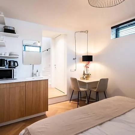 Beautiful Amstel Houseboat