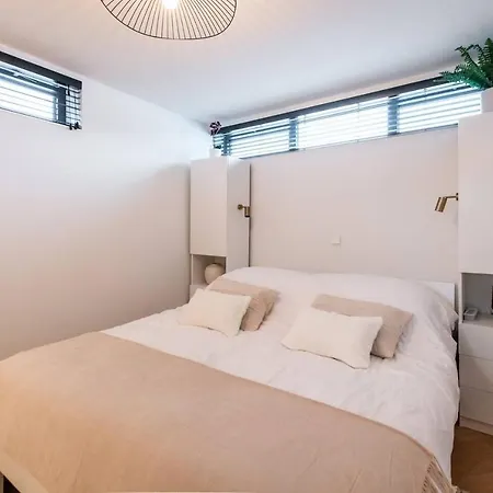 Beautiful Amstel Houseboat Amsterdam