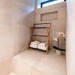 Beautiful Amstel Houseboat Apartment Amsterdam