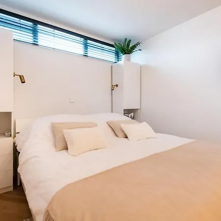 Beautiful Amstel Houseboat Apartment
