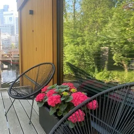 Beautiful Amstel Houseboat