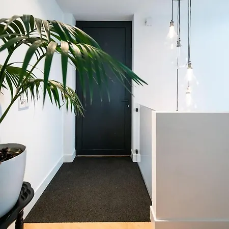 Beautiful Amstel Houseboat Apartment Amsterdam